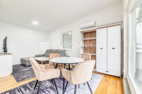 A lovely studio apartment with 40 m² of indoor space is for sale on the second floor of a small residential building in the Hoto Villas community. The apartment consists of an entrance hallway, bathroom, a spacious open-plan area that can be partitio...