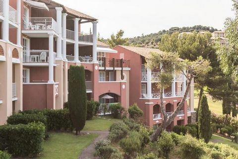 The Residence Le Hameau de Cap Esterel - maeva Home welcomes you 9km from Saint Raphael, overlooking the Mediterranean and Agay Bay. This residence is located within the village club of Cap Esterel, composed like a real village with its own town cent...