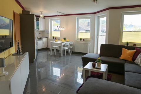 Cet appartement est situé au cœur de la ville de Gooden. Il a 1 chambre pour 3 personnes maximum; Idéal pour un séjour de famille mémorable. Domaine skiable et piscine publique à proximité. L'emplacement de la colline propose du ski, de l'équitation ...