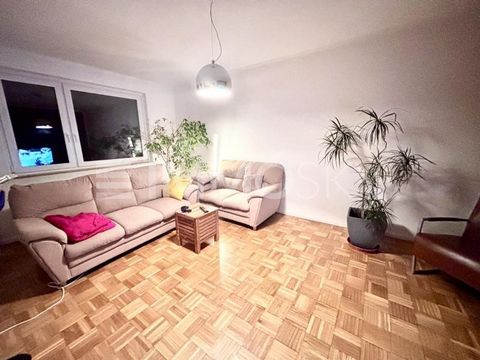 +++Please understand that we will only answer inquiries with COMPLETE personal information (complete address, phone number and e-mail)+++ Welcome to your new home! This light-flooded 3.5-room apartment convinces with a well thought-out floor plan. It...