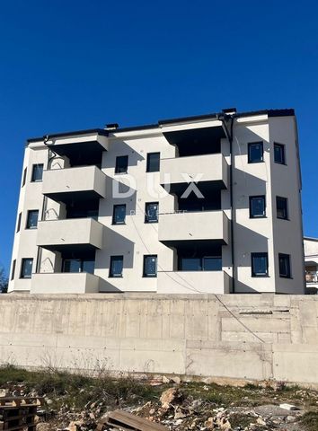 VIŠKOVO, MLADENIĆI - Uitstekend appartement in een nieuw gebouw Te koop een appartement op de eerste verdieping in een nieuw gebouw met twee slaapkamers, een keuken aansluitend aan de woonkamer, een balkon, een badkamer en een woonkamer. De afwerking...