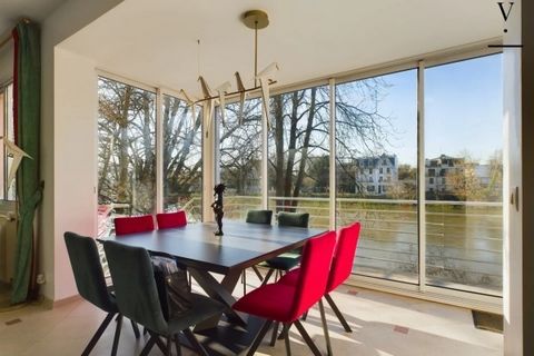 Maison 6 pièces 244 m² Villaret Immobilier vous propose: Bienvenue à Chennevières-sur-Marne ! Venez découvrir cette demeure d'exception située sur les bords de Marne. A seulement 600 mètres du cœur de ville dynamique de La Varenne Saint-Hilaire et 90...