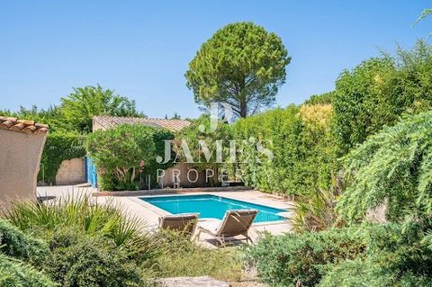 James' Property presents exclusively to you: Located in the heart of Paradou, this property enjoys an ideal location, close to all amenities. Set on a wooded and enclosed plot of over 1600m², this house offers a lovely living environment. The current...