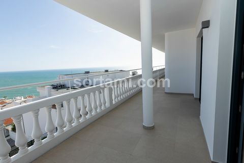 Magnífico piso T4 Ático para estrenar, a 5 minutos de la playa, en Albufeira. Esta oportunidad representa lo mejor que la construcción actual tiene para ofrecernos, con vista al mar, permite la visualización de los reflejos de una hermosa puesta de s...