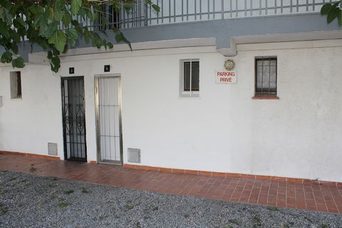   Studio In der Nähe der Geschäfte und des Strandes von Riells, im Erdgeschoss, renoviertes Studio, bestehend aus einem Wohnzimmer - Küche offen zum Wohnzimmer - Terrasse von 9 m2 - Badezimmer, Parkplatz -