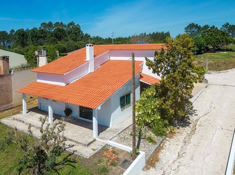 Villa rustique de 3 chambres au charme naturel près de la côte Découvrez cette villa de 235 m², située dans une propriété de 3922 m² de terrain, où la nature et la tranquillité vont de pair. Avec une vue imprenable sur les montagnes, cette maison all...