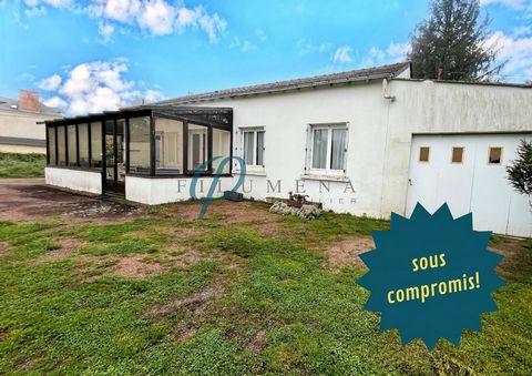 Filumena vous propose en exclusivité, Cette maison de plain-pied sur le secteur de la Chapelle sur Erdre, édifiée sur une parcelle de plus de 880m2, elle se compose d'un salon/ sjour avec cheminée et son insert, une cuisine séparée, une véranda orien...