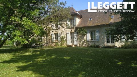 A13601 - Charm, authenticity, high quality services: Gentleman's residence of the XVIII century of 416 m². The grounds of 1.5 ha has mature trees, some of them classified, as well as a brook on the property limit. Information about risks to which thi...