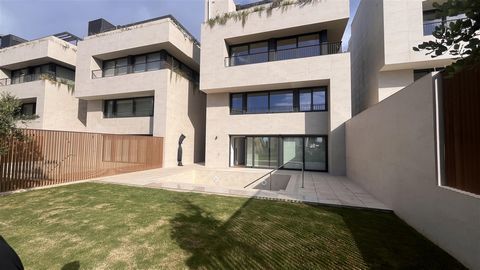 Located in North Gorge. Chestertons is pleased to exclusively offer this Townhouse for rent in the impressive North Gorge Development, Gibraltar. This particular house has 3 bedrooms, all with en-suite bathrooms, with 2 cloakrooms. It also has an int...