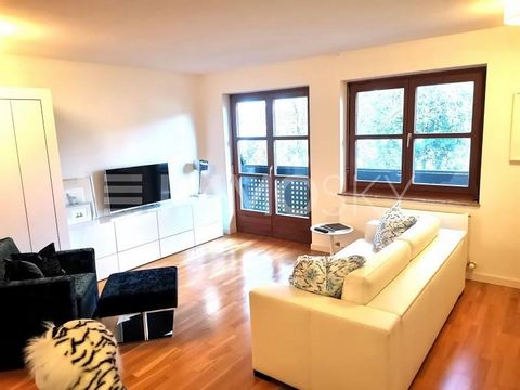 Charming residential oasis is looking for a new owner! This charming apartment convinces with a well thought-out room layout and an approx. 5 m² balcony, which invites you to relax and linger. The small but fine kitchen, only 5 years young and hardly...