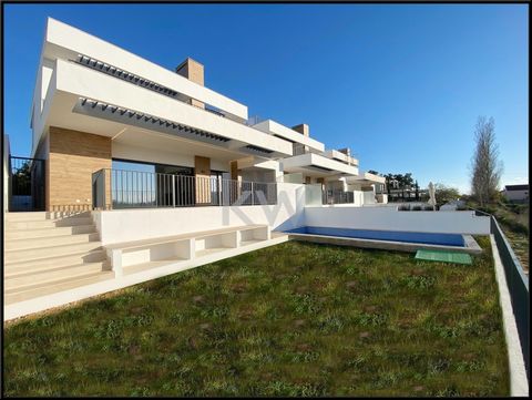 We present this magnificent detached villa, perfect for those seeking comfort, tranquillity, and proximity to the best that the Algarve has to offer. Located in a peaceful and privileged area, this two-storey + basement property sits on a 326m² plot,...