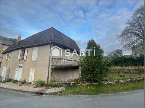 Située à Cadouin (24480), cette propriété bénéficie d'un environnement charmant, typique de la région périgourdine. Cette commune réputée pour son abbaye classée au patrimoine mondial de l'UNESCO offre un cadre de vie paisible, idéal pour les amoureu...