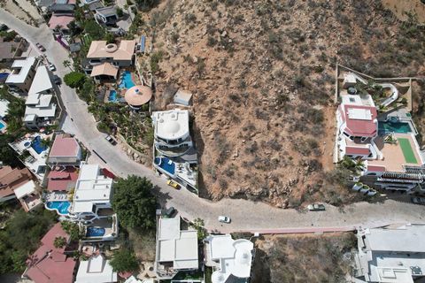 Prime Pedregal Lot Walk to Downtown Cabo No Car Needed This exceptional lot in the prestigious Pedregal gated community offers the ultimate Cabo lifestyle combining luxury with convenience. Located just an 8 minute easy walk to downtown Cabo's vibran...