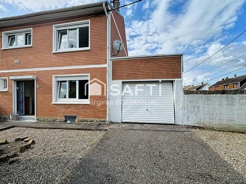 A 5 minutes de Rosières en Santerre, proche de l'autoroute et de la gare TGV haute Picardie, Venez découvrir à Harbonnières cette maison semi mitoyenne de 115 m2 environ comprenant Au Rez de Chaussée une entrée, un WC, une salle et un salon, une cuis...