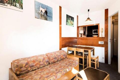 This charming apartment in the heart of the Avoriaz 1800 resort offers a cozy stay for up to 5 guests. The apartment features a living room, one bedroom with a double bed, a separate toilet, and a bathroom. Pets are allowed (additional charges may ap...