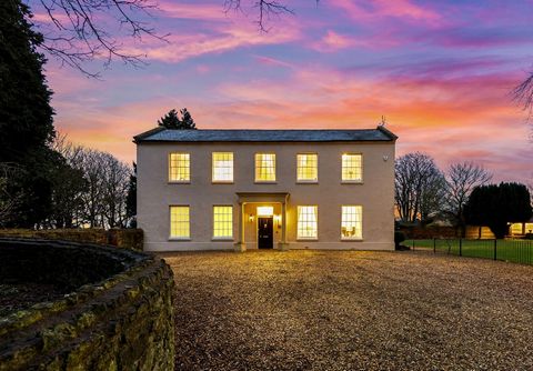 Welkom in een werkelijk uitzonderlijk pand, een meesterwerk van historische charme en hedendaagse elegantie. Dit monumentale Georgische huis, gelegen in het hart van het gewilde dorp Hardingstone, is volledig gerenoveerd en biedt een ongeëvenaarde wo...