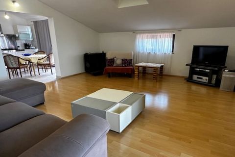 Het appartement in Mugeba heeft 2 slaapkamer(s) en kan gereserveerd worden tot 6 personen. Accommodatie De accommodatie heeft een oppervlakte van 100 m². Tevens heeft u de beschikking over tuin, tuinmeubilair, wasmachine, internet (wifi), haardroger,...