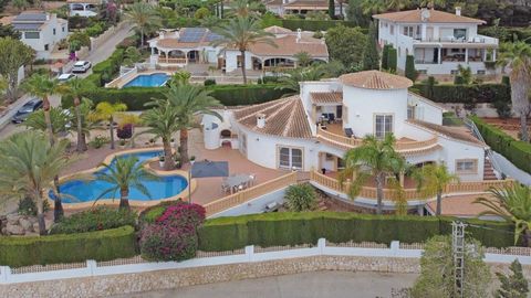 This stunning villa is situated in one of the best locations in Moraira, offering an unparalleled blend of luxury and convenience. Just a short walk from the beach, vibrant bars, and popular restaurants, this property is the epitome of Costa Blanca l...