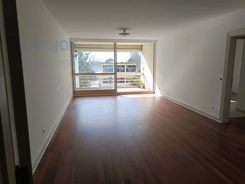 Dit prachtige appartement met 2 slaapkamers, te huur voor € 2.400/maand, is gelegen in een van de meest prestigieuze gebieden van Cascais, waar de charme van het dorp en de nabijheid van de zee samenkomen om een unieke en exclusieve levensstijl te cr...