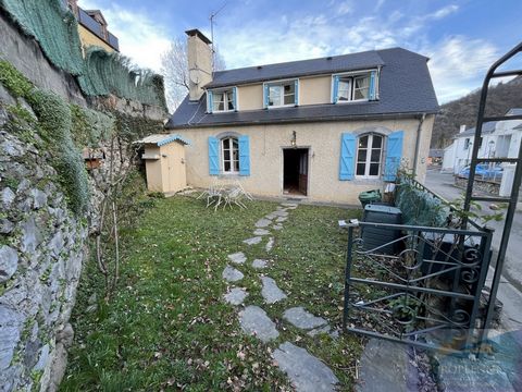 SOLE AGENT: between Lourdes and Argelès-Gazost, come and visit this well-maintained house, with an indisputable character typical of the Pyrenees, composed on the ground floor of a living room with fireplace, kitchen, and on the 1st floor with attic ...