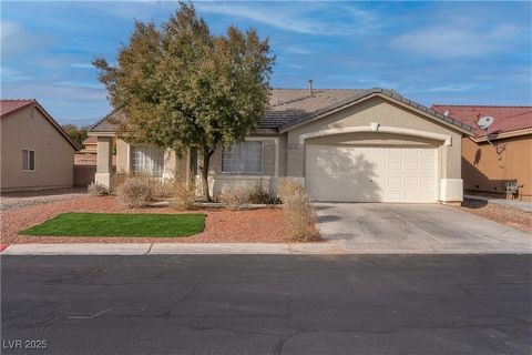 This charming single-story home in North Las Vegas is located in a gated community. Featuring an open floor plan, this home boasts spacious living areas with plenty of natural light. The well-designed kitchen includes ample cabinet space, and a break...