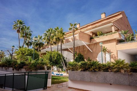 **¡IMPRESIONANTE CASA EN CABO DE LAS HUERTAS!* *Características principales:* - *Ubicación inmejorable* en Cabo de las Huertas, en una urbanización tranquila y exclusiva. - *Estado impecable*: casa casi nueva, ¡nadie ha vivido en ella! - *Vistas al m...