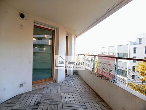 SECTEUR SAINT-CHARLES (13001) , PROPRIÉTÉS-PRIVÉES VOUS PRÉSENTE CE SPACIEUX APPARTEMENT T3 DE 74 M² AVEC TERRASSE ET BOX FERMÉ EN SOUS-SOL. situé dans la résidence ''LE VILLAGE''. Niché dans un immeuble récent, sécurisé et bien entretenu, ce bien of...