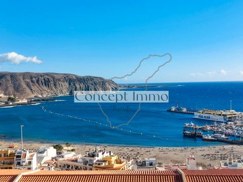 Furnished apartment with 2 large terraces with fantastic views of the sea and all of Los Cristianos! This great fully furnished apartment is located in a central but quiet area of Los Cristianos, in a well-kept complex with a swimming pool with sun l...