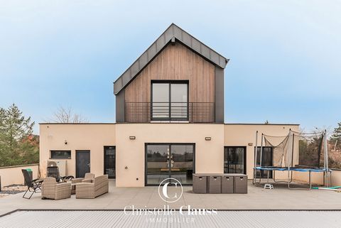 EXCLUSIVELY in your CHRISTELLE CLAUSS IMMOBILIER COLMAR agency! Magnificent contemporary villa, built at the end of 2022, offering 147m2 of living space (235m2 on the ground including the finished basement) built on a plot of 7.49 ares with breathtak...