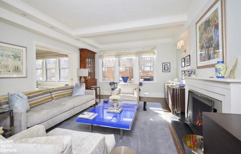 Decorator's Own Exquisite Classic 5 Room Home This decorator-designed, triple mint classic six into five-room apartment is a rare gem, offering sun-drenched southern exposures in a highly sought-after full-service cooperative. Newly introduced to the...