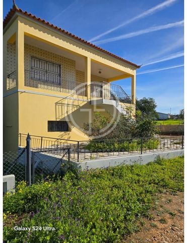 2-Bedroom Villa in Falfosa, Faro Located in Falfosa, Santa Bárbara de Nexe, this villa offers the peace and tranquility of the countryside while being close to all amenities. Just 15 minutes from Faro and the airport, with easy access to stunning bea...