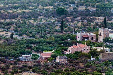 Ce studio confortable d'une chambre à Pirgos offre un espace confortable de 30 m², parfait pour jusqu'à 3 personnes. Niché dans une belle zone rurale, il offre une atmosphère paisible et familiale tout en étant idéalement proche des attractions local...