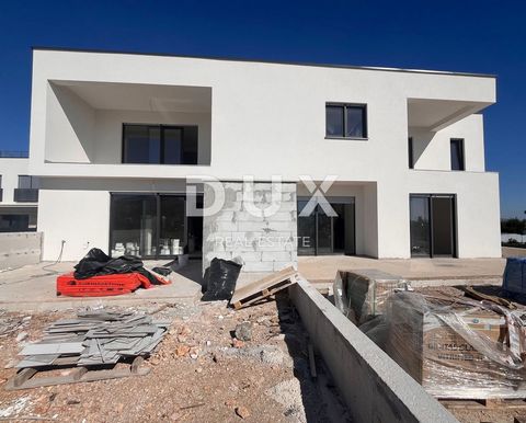 Location: Šibensko-kninska županija, Vodice, Vodice. ŠIBENIK, VODICE – Wohnung S2 in einem neuen Gebäude in großartiger Lage Wohnung zu verkaufen in Vodice in der Nähe von Šibenik. Die Wohnung mit einer Gesamtwohnfläche von 86,25 m2 befindet sich im ...