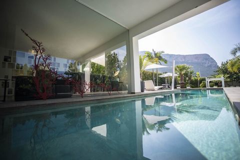 Suchen Sie nicht weiter! In dieser Villa werden Sie einen perfekten Urlaub auf dieser sonnigen Insel verbringen. Es ist eine komplett im sizilianischen Stil erbaute und gestaltete Villa. Vor allem zeigt sie auf ihre intime Seite den starken Zusammenh...