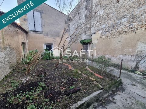 ? EXCLUSIVITÉ SAFTI – CHARMANTE MAISON À COGNAC ! ? Située à Cognac, cette jolie maison de 69 m² habitables vous séduira par son potentiel et son emplacement idéal. ? Les atouts du bien : ? Terrain clos de 216 m² avec puits ? Dépendance et chaufferie...