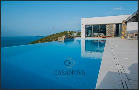 This villa is a luxurious gem overlooking the bay of Agios Nikolaos. It extends over 420 m² spread over 3 levels and can accommodate up to 10 people. It has 4 en-suite bedrooms, an infinity pool and very good facilities. A beautiful landscaped garden...