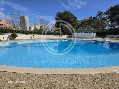 Renovated 1-bedroom apartment with pool view, located on the 1st floor of a prestigious condominium in Portimão. The condominium offers a communal pool, two tennis courts, and a restaurant, ensuring exclusive comfort and leisure. The apartment is in ...