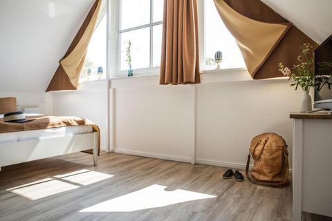 Look forward to a great relaxing holiday on the longest beach in Mecklenburg-West Pomerania. The holiday apartment on the upper floor of a small apartment house impresses with its modern and high-quality equipment and offers you free WiFi as well as ...