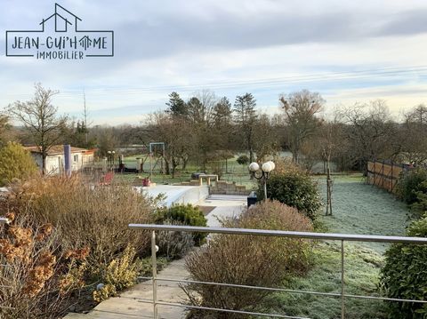 Novelty! Superb detached house, ideally located between Épinal and Nancy, in the town of Igney. It benefits from a large landscaped plot and an orchard, offering peace and tranquility, with a heated and covered swimming pool, an outbuilding (ideal fo...