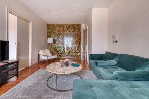 Paris 16th: Vendôme Exclusive Properties invites you to come and discover this charming bright apartment of 51 m2, located on the 7th floor with elevator of a beautiful Parisian building, offering a breathtaking view of the rooftops of Paris and a ga...