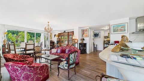 Dernier étage avec terrasse plein ciel