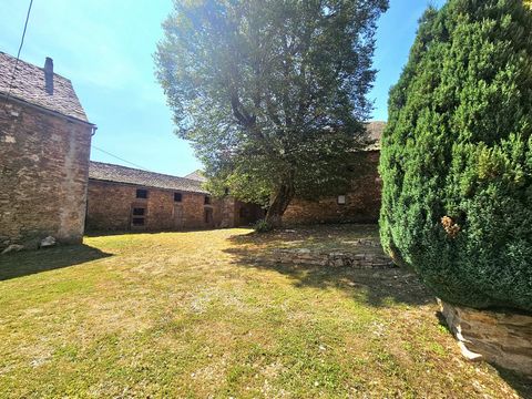 Superbe corps de ferme en pierres sur son terrain d'environ 6 200m²