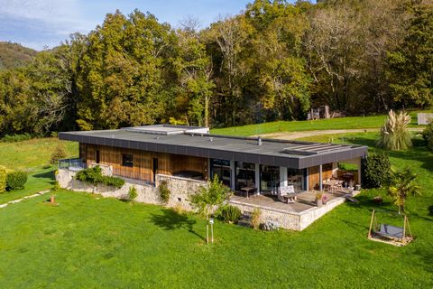 EXCLUSIVITÉ  Maison d'architecte contemporaine avec vue, à Altillac (19120)