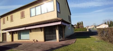En exclusivité Maison avec grand local commercial