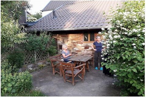 Das freistehende Fachwerkhaus wurde liebevoll innen und außen saniert, altes Fachwerk freigelegt, Echtholzfußböden und hochwertige Keramik verleg. Die Villa ist modern-gemütlich und sehr hochwertig eingerichtet. Das Haus bietet viel Platz auf 3 Ebene...