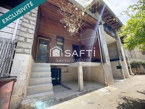 Idéal investisseurs Maison de village divisé en deux appartements non terminés avec terrain non attenant