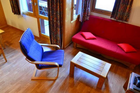 The residence Les Avrières Haut, of 3 levels, is located in Montchavin 300 m from the resort center, shops and activities. The ski slopes of La Plagne area/Paradiski are located 150 m from the residence. The nursery and ski school are located 400 m f...