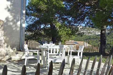 Step into this paradise, located in Villesèque-des-Corbières, this apartment has 2 bedrooms which can comfortably host a family or group of 4. Swim into the pool and let go of all your tensions, you can heat the pool preventing you from the cold. Reg...