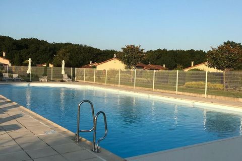 This relaxing holiday home in Les Forges is based on a plot of 600 m2 in the countryside and comes with a swimming pool (outside, heated, shared) alongside a garden and terrace where you can relax and enjoy burgers fresh from a barbecue grill. Notabl...