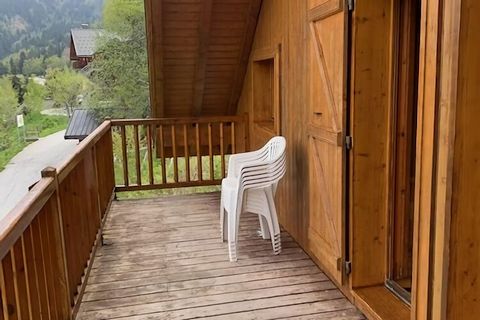This holiday home is a 4-bedroom chalet located near mountains, can house up to 8 guests. It has a free WiFi and a ski school 200m away. The ski lift is 200m away from the chalet where the Ecole du Ski gives beginners lessons. The village is located ...